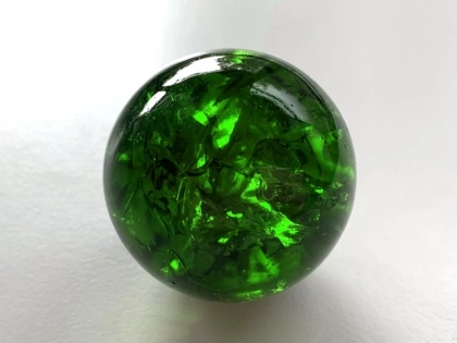 Kristallglaskugel 40 mm, dunkelgrün - Splittereffekt, oberflächeneingefärbt
