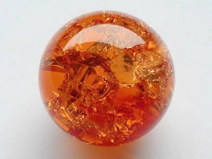 Kristallglaskugel 70 mm, orange - Splittereffekt, oberflächeneingefärbt