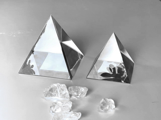 Glaspyramiden glasklar